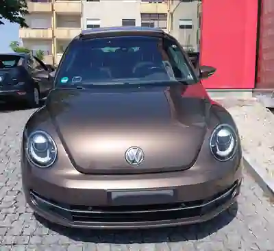 Volkswagen New Beetle 2012 - 16500 EUR, 228000 km - AUTO.MOTO.pt - 228000km - foto 9 de 11