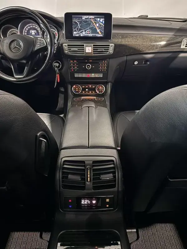Mercedes-Benz CLS 350 2015 - 32500 EUR, 99869 km - AUTO.MOTO.pt - 99869km - foto 7 de 34