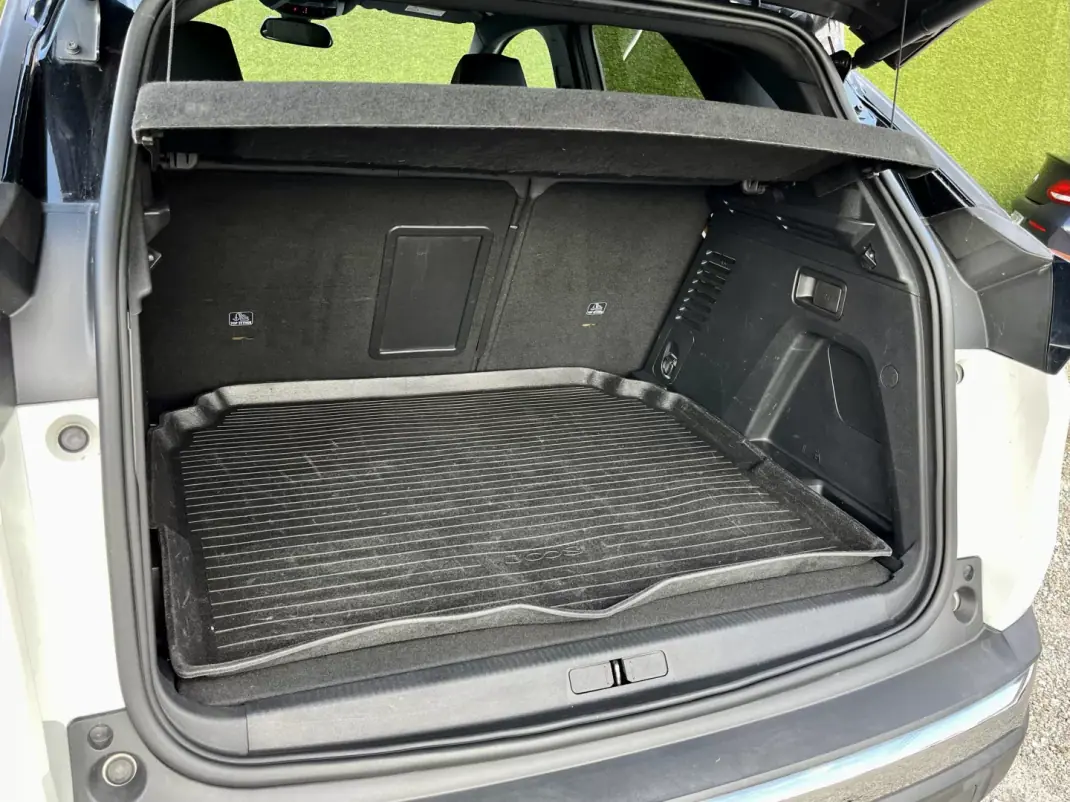 Peugeot 3008 2019 - 22250 EUR, 119000 km - AUTO.MOTO.pt - 119000km - foto 22 de 37