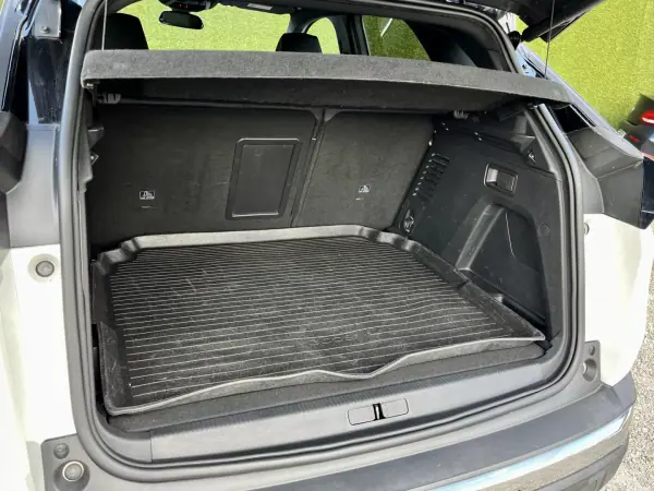 Peugeot 3008 2019 - 22250 EUR, 119000 km - AUTO.MOTO.pt - 119000km - foto 22 de 37