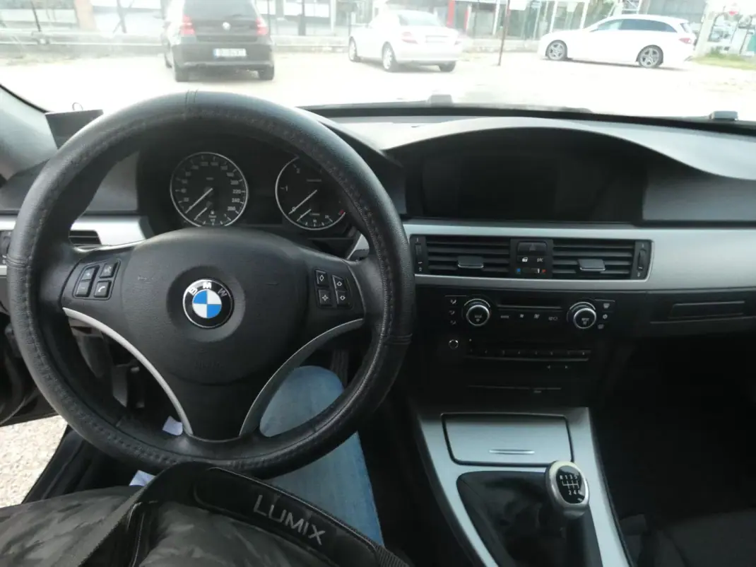 BMW 318 2008 - 7750 EUR, 380000 km - AUTO.MOTO.pt - 380000km - foto 9 de 11
