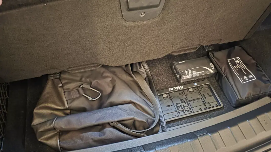 BMW 320 2024 - 42500 EUR, 5552 km - AUTO.MOTO.pt - 5552km - foto 24 de 58