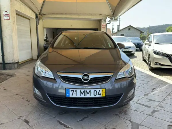 Opel Astra 2011 - 6450 EUR, 250730 km - AUTO.MOTO.pt - 250730km - foto 12 de 26