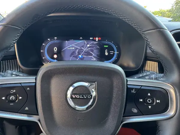 Volvo XC 40 2021 - 29500 EUR, 116000 km - AUTO.MOTO.pt - 116000km - foto 38 de 51