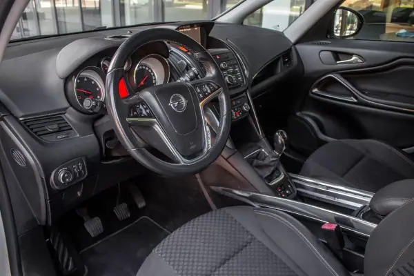 Opel Zafira 2015 - 10750 EUR, 132405 km - AUTO.MOTO.pt - 132405km - foto 21 de 32