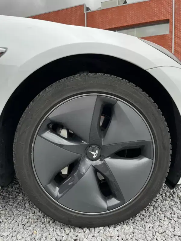 Tesla Model 3 2020 - 23000 EUR, 81000 km - AUTO.MOTO.pt - 81000km - foto 7 de 17
