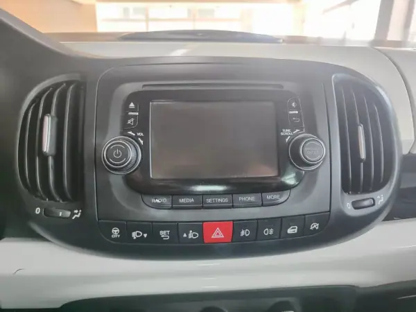 Fiat 500L 2013 - 7990 EUR, 194500 km - AUTO.MOTO.pt - 194500km - foto 29 de 33