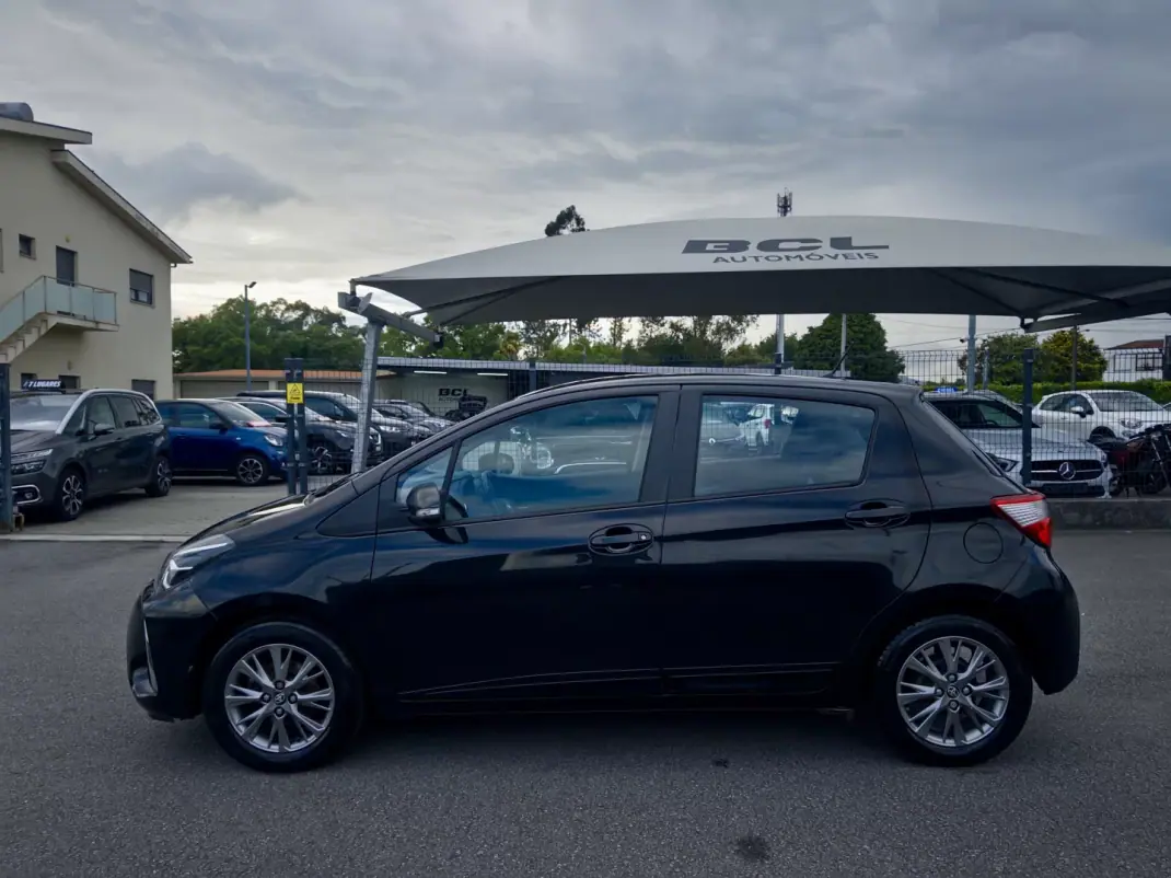Toyota Yaris 2017 - 11990 EUR, 103000 km - AUTO.MOTO.pt - 103000km - foto 4 de 39