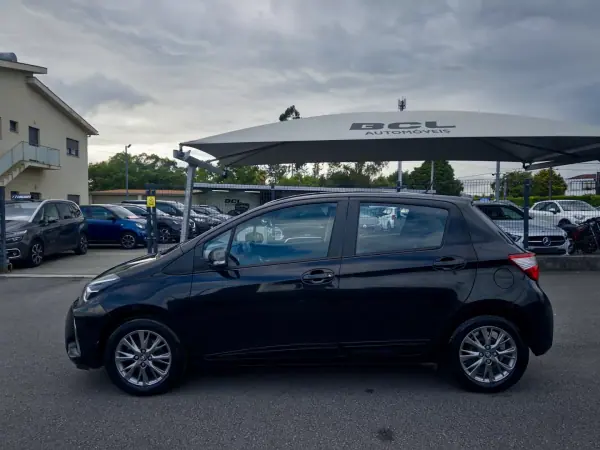 Toyota Yaris 2017 - 11990 EUR, 103000 km - AUTO.MOTO.pt - 103000km - foto 4 de 39