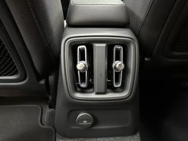 Volvo XC 40 2023 - 39900 EUR, 15000 km - AUTO.MOTO.pt - 15000km - foto 49 de 61