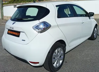 Renault Zoe 2019 - 11490 EUR, 14871 km - AUTO.MOTO.pt - 14871km - foto 4 de 16