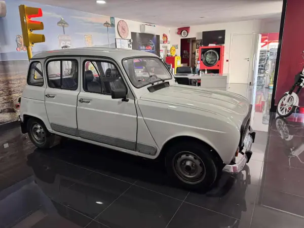 Renault 4 1992 - 5500 EUR, 144000 km - AUTO.MOTO.pt - 144000km - foto 3 de 15