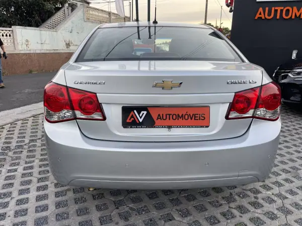 Chevrolet Cruze 2010 - 6950 EUR, 99232 km - AUTO.MOTO.pt - 99232km - foto 6 de 12