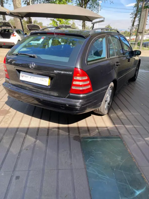 Mercedes-Benz C 180 2003 - 6000 EUR, 321000 km - AUTO.MOTO.pt - 321000km - foto 6 de 17