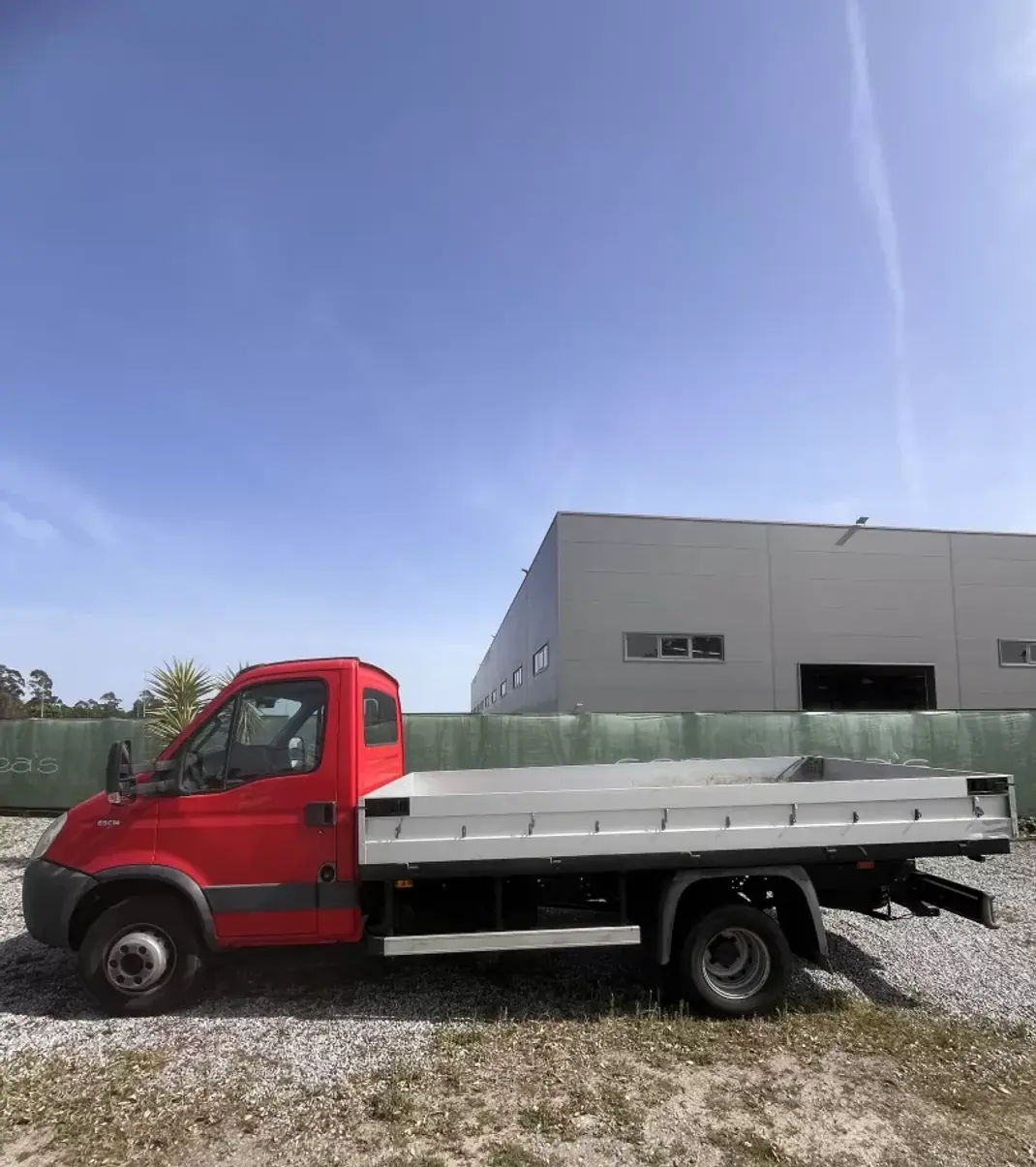 Iveco 2010 - 13250 EUR, 123000 km - AUTO.MOTO.pt - 123000km - foto 3 de 11