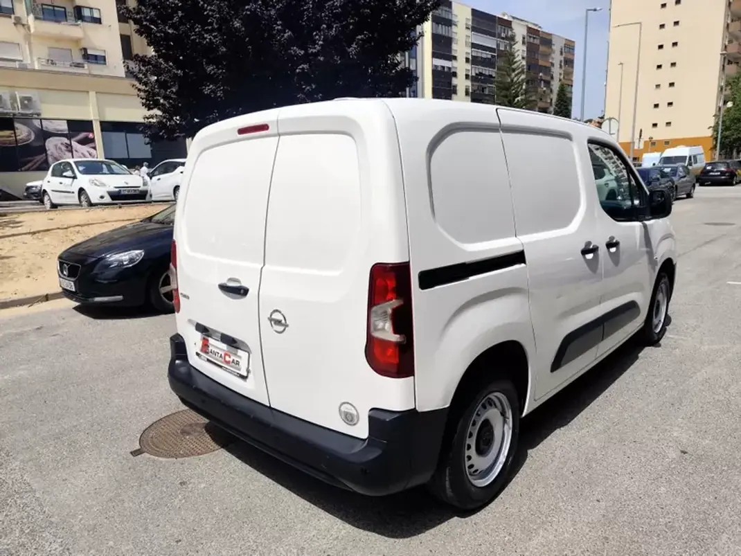 Opel COMBO 2019 - 11980 EUR, 162000 km - AUTO.MOTO.pt - 162000km - foto 17 de 21