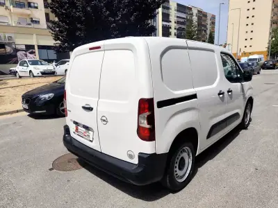 Opel COMBO 2019 - 11980 EUR, 162000 km - AUTO.MOTO.pt - 162000km - foto 17 de 21