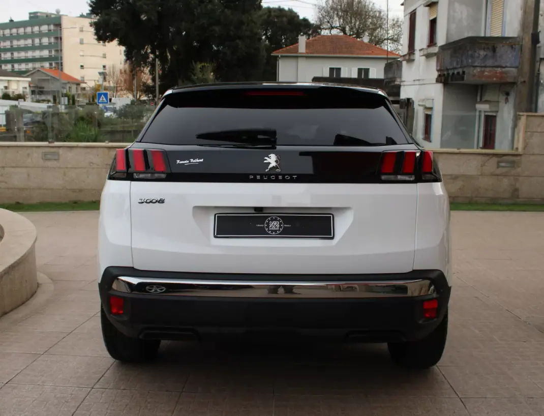 Peugeot 3008 2018 - 16990 EUR, 138000 km - AUTO.MOTO.pt - 138000km - foto 6 de 26