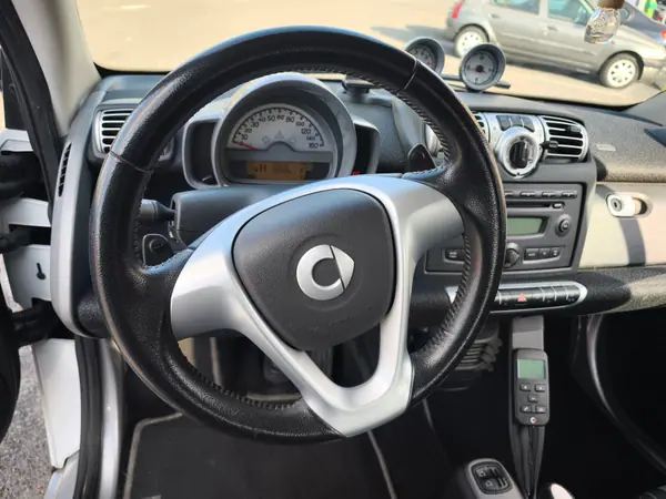 Smart Fortwo Cabrio 2007 - 6000 EUR, 106500 km - AUTO.MOTO.pt - 106500km - foto 6 de 10