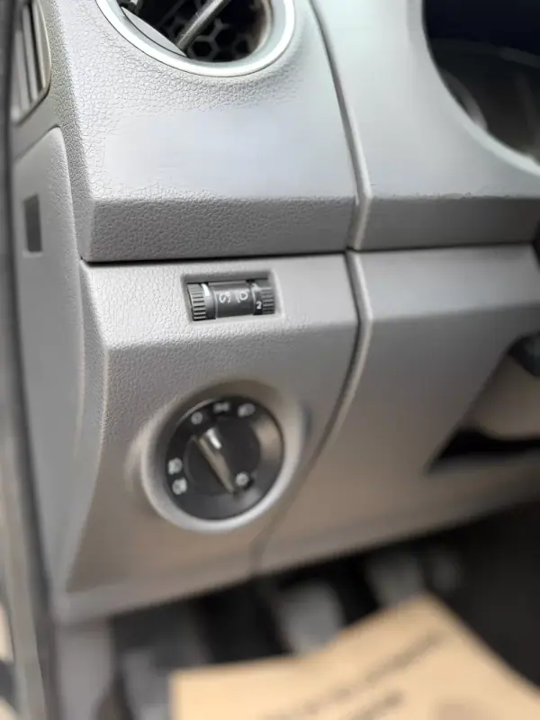 Volkswagen Amarok 2011 - 18999 EUR, 75000 km - AUTO.MOTO.pt - 75000km - foto 5 de 9