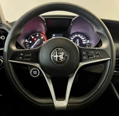 Alfa Romeo Giulia 2016 - 18500 EUR, 153000 km - AUTO.MOTO.pt - 153000km - foto 17 de 35
