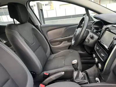 Renault Clio 2018 - 10900 EUR, 138929 km - AUTO.MOTO.pt - 138929km - foto 44 de 46