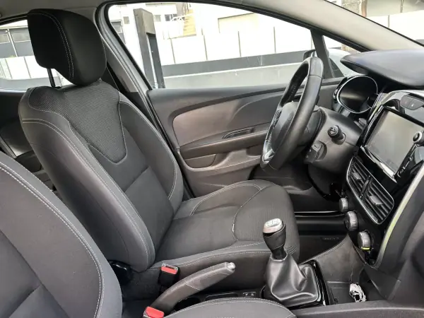 Renault Clio 2018 - 10900 EUR, 138929 km - AUTO.MOTO.pt - 138929km - foto 44 de 46