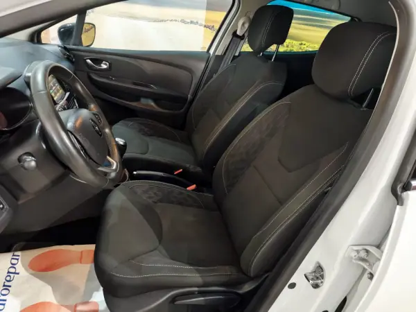 Renault Clio 2019 - 10990 EUR, 99000 km - AUTO.MOTO.pt - 99000km - foto 11 de 24