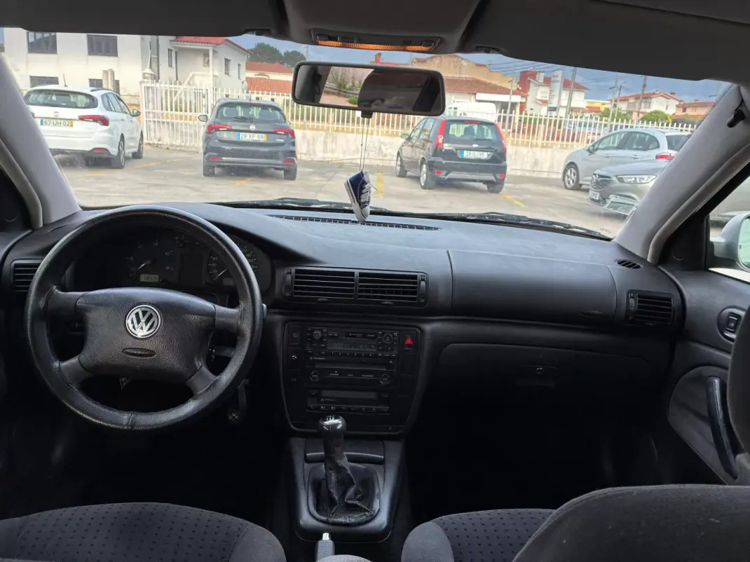 Volkswagen Passat Variant 2000 - 1999 EUR, 500000 km - AUTO.MOTO.pt - 500000km - foto 14 de 20