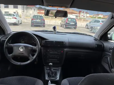 Volkswagen Passat Variant 2000 - 1999 EUR, 500000 km - AUTO.MOTO.pt - 500000km - foto 14 de 20