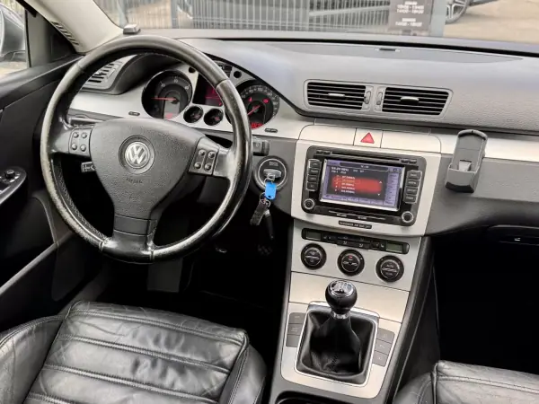 Volkswagen Passat 2005 - 6500 EUR, 234000 km - AUTO.MOTO.pt - 234000km - foto 8 de 19