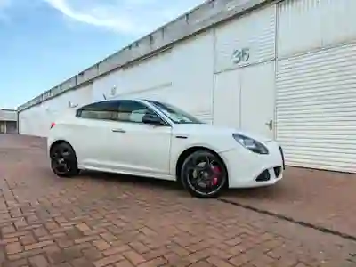 Alfa Romeo Giulietta 2011 - 8990 EUR, 212567 km - AUTO.MOTO.pt - 212567km - foto 5 de 13