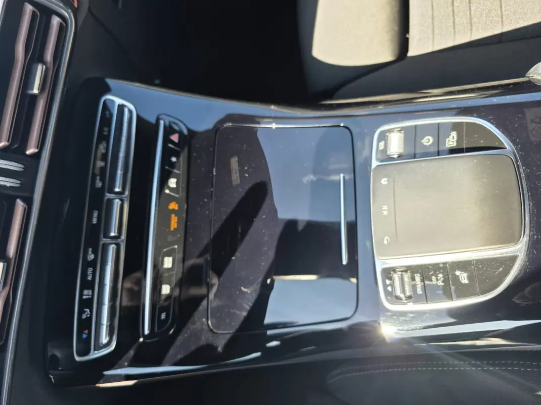 Mercedes-Benz EQC 2020 - 35900 EUR, 25223 km - AUTO.MOTO.pt - 25223km - foto 14 de 19