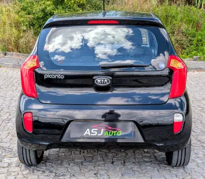 Kia Picanto 2011 - 5250 EUR, 124499 km - AUTO.MOTO.pt - 124499km - foto 8 de 21