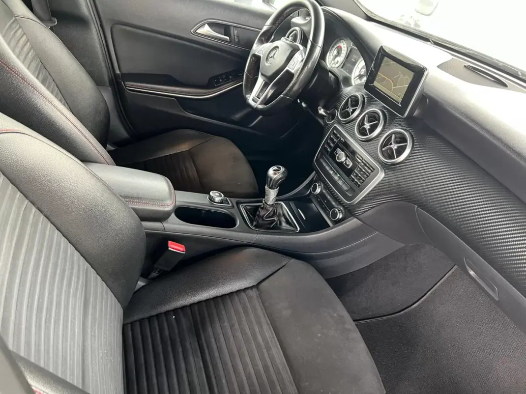 Mercedes-Benz A 160 2015 - 16500 EUR, 192000 km - AUTO.MOTO.pt - 192000km - foto 8 de 11