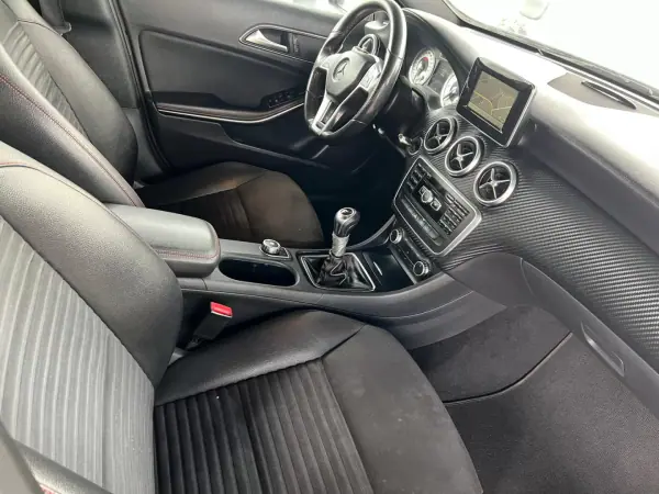 Mercedes-Benz A 160 2015 - 16500 EUR, 192000 km - AUTO.MOTO.pt - 192000km - foto 8 de 11