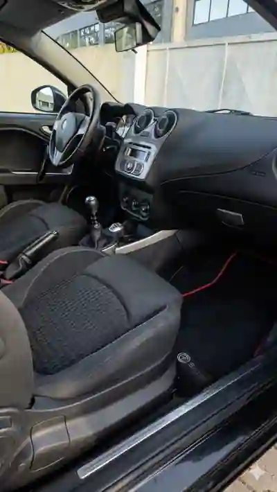 Alfa Romeo MiTo 2010 - 6000 EUR, 150000 km - AUTO.MOTO.pt - 150000km - foto 7 de 11