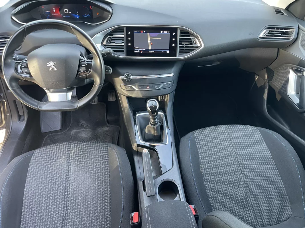 Peugeot 308 2020 - 13750 EUR, 95058 km - AUTO.MOTO.pt - 95058km - foto 5 de 8