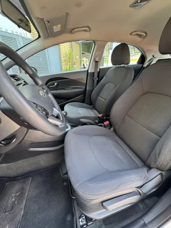 Kia Rio 2011 - 7400 EUR, 155000 km - AUTO.MOTO.pt - 155000km - foto 9 de 11