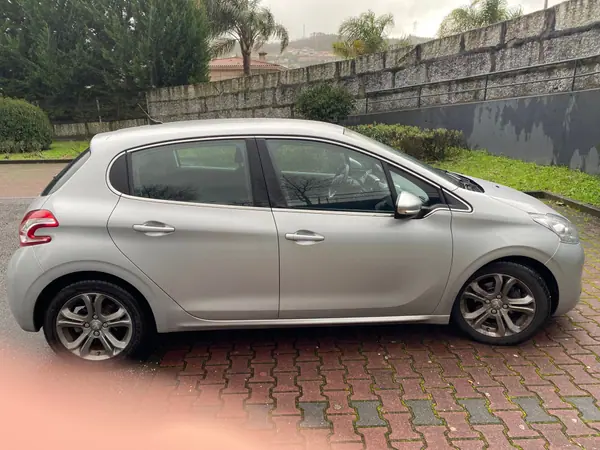 Peugeot 208 2014 — foto 3 de 8