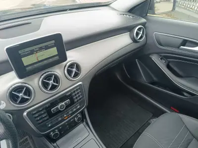Mercedes-Benz GLA 180 2015 - 22500 EUR, 120000 km - AUTO.MOTO.pt - 120000km - foto 26 de 28