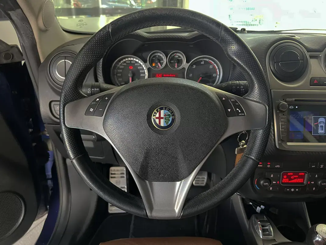 Alfa Romeo MiTo 2013 - 6800 EUR, 205649 km - AUTO.MOTO.pt - 205649km - foto 8 de 22