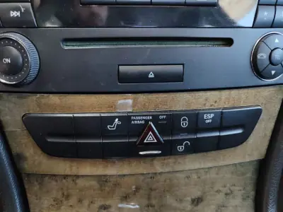Mercedes-Benz E 220 2003 - 6950 EUR, 378000 km - AUTO.MOTO.pt - 378000km - foto 33 de 38