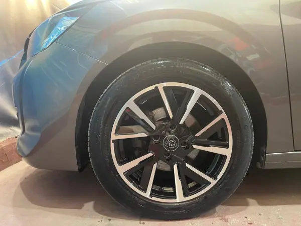 Peugeot 208 2023 - 14900 EUR, 44000 km - AUTO.MOTO.pt - 44000km - foto 24 de 47