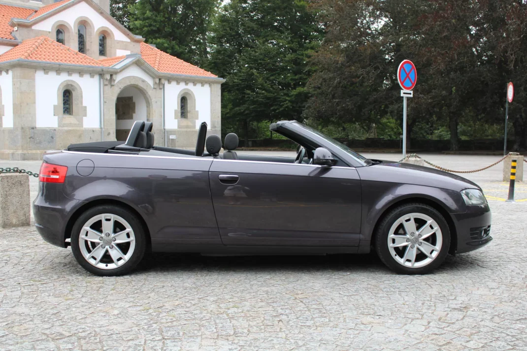 Audi A3 Cabrio 2009 - 11990 EUR, 180000 km - AUTO.MOTO.pt - 180000km - foto 3 de 42
