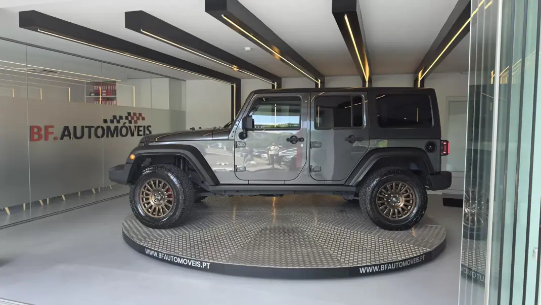 Jeep Wrangler Unlimited 2018 - 49500 EUR, 104894 km - AUTO.MOTO.pt - 104894km - foto 15 de 63