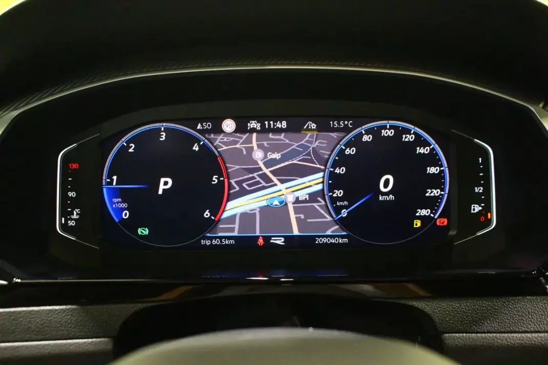 Volkswagen Arteon 2021 - 25400 EUR, 209040 km - AUTO.MOTO.pt - 209040km - foto 30 de 40