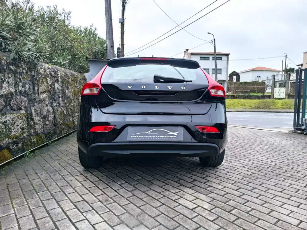 Volvo V40 2017 - 12850 EUR, 130000 km - AUTO.MOTO.pt - 130000km - foto 7 de 14