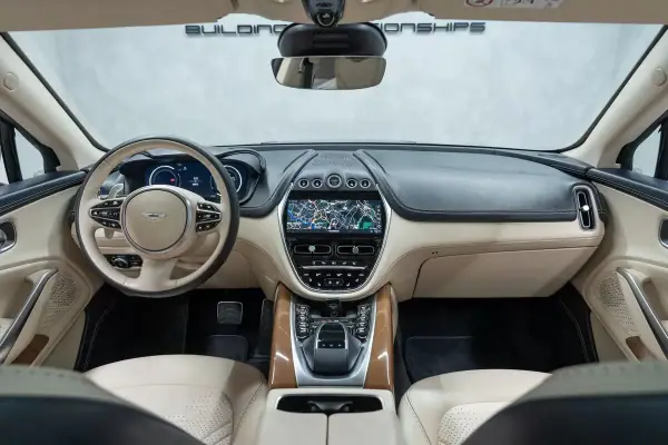 Aston Martin DBX 2020 - 149950 EUR, 55000 km - AUTO.MOTO.pt - 55000km - foto 19 de 53