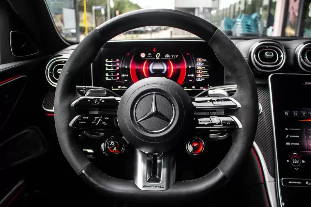 Mercedes-Benz C 63 AMG 2024 - 99450 EUR, 46345 km - AUTO.MOTO.pt - 46345km - foto 14 de 50